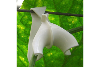 kryuk_dlya_ogurca_polipropilen1-900x600